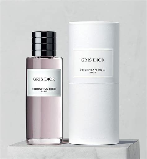 gris Dior sample